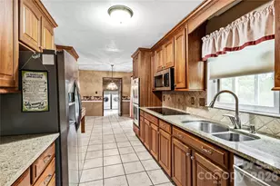 7201 Hopeton Rd, Charlotte, NC 28210 - Photo 9