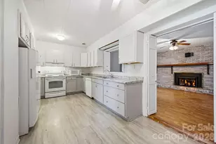 88 Lost Creek Dr, Flat Rock, NC 28731 - Photo 3