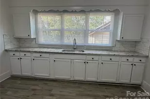 4028 Leo St, Winston Salem, NC 27105 - Photo 5