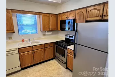 2401 Abbey Circle, Asheville, NC 28805 - Photo 5