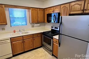2401 Abbey Cir, Asheville, NC 28805 - Photo 5