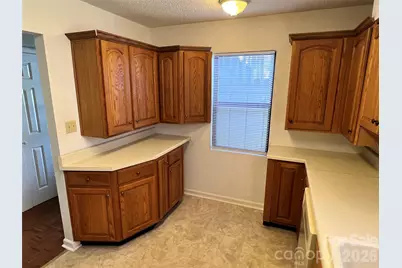 2401 Abbey Circle, Asheville, NC 28805 - Photo 3