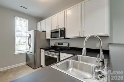 2762 Avalon Loop Road, Charlotte, NC 28269 - Photo 7