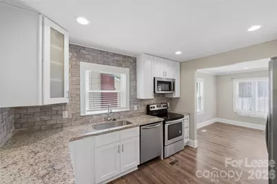 4239 Dinglewood Avenue, Charlotte, NC 28205 - Photo 11