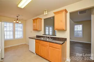 8415 Spirea Ct, Charlotte, NC 28215 - Photo 17