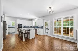 4432 Mountain Cove Dr, Charlotte, NC 28216 - Photo 9
