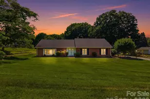1020 Longreen Dr, Kernersville, NC 27284 - Photo 1