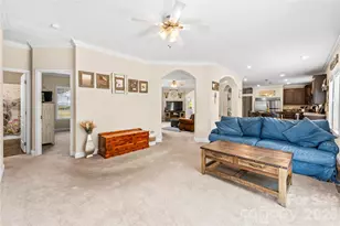 111 Robin St, Hendersonville, NC 28739 - Photo 9