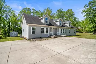 111 Robin St, Hendersonville, NC 28739 - Photo 1