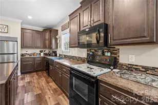 111 Robin St, Hendersonville, NC 28739 - Photo 13
