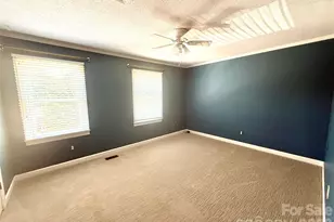 2705 North Center Street NW, Hickory, NC 28601 - Photo 25