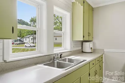 215 W Dallas Road, Stanley, NC 28164 - Photo 9