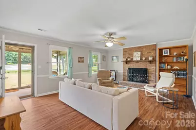 6131 Kinghurst Drive, Charlotte, NC 28216 - Photo 5