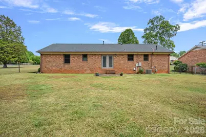 6131 Kinghurst Drive, Charlotte, NC 28216 - Photo 23