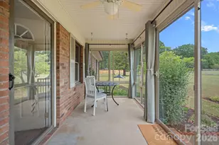 6131 Kinghurst Dr, Charlotte, NC 28216 - Photo 3