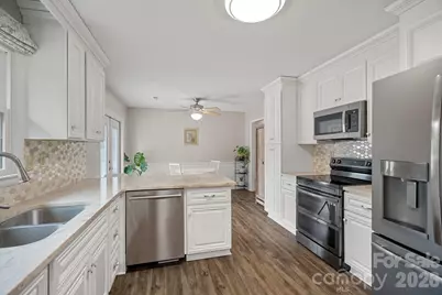 6131 Kinghurst Drive, Charlotte, NC 28216 - Photo 9