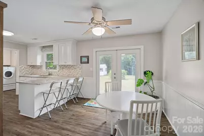 6131 Kinghurst Drive, Charlotte, NC 28216 - Photo 7