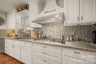 5127 Hoover Dr, Charlotte, NC 28269 - Photo 9