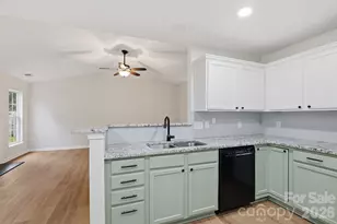 5123 Sunburst Ln, Charlotte, NC 28213 - Photo 3