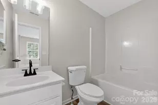 6762 Cypress Tree Ln, Charlotte, NC 28215 - Photo 13
