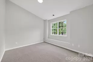 6762 Cypress Tree Ln, Charlotte, NC 28215 - Photo 11