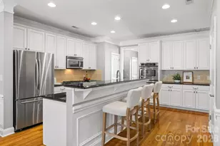 7810 Springs Village Ln, Charlotte, NC 28226 - Photo 11