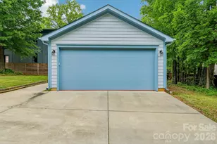 611 E 37th St, Charlotte, NC 28205 - Photo 31