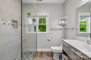 611 E 37th St, Charlotte, NC 28205 - Photo 21