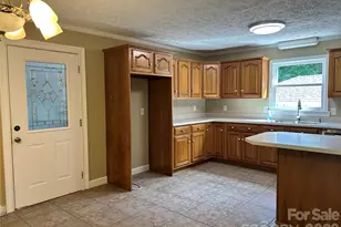 1162 Broadway St, Claremont, NC 28610 - Photo 5