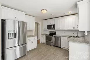6914 Weirton Pl, Charlotte, NC 28226 - Photo 11