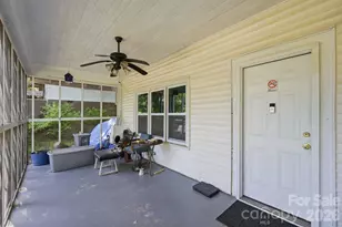 1018 W 5th Ave, Gastonia, NC 28052 - Photo 3