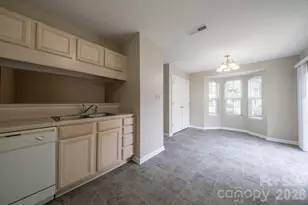 6627 Nevin Glen Dr, Charlotte, NC 28269 - Photo 5