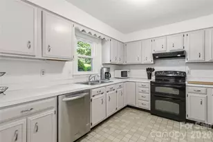 4710 Benridge Ln, Charlotte, NC 28226 - Photo 5