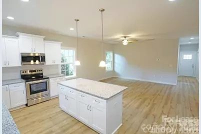 817 W Davidson Avenue, Gastonia, NC 28052 - Photo 3