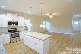 817 W Davidson Ave, Gastonia, NC 28052 - Photo 3