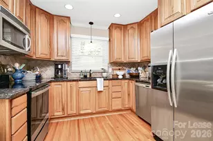 132 Vernon Dr, Davidson, NC 28036 - Photo 3