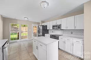 10425 Quiet Bay Ct, Charlotte, NC 28278 - Photo 9