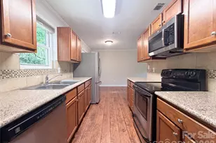 186 Jasmine Cir, Troutman, NC 28166 - Photo 3