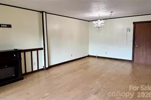 427 6th Ave W, Hendersonville, NC 28739 - Photo 3