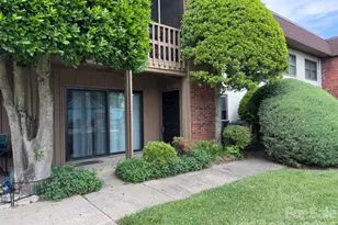 427 6th Ave W, Hendersonville, NC 28739 - Photo 1