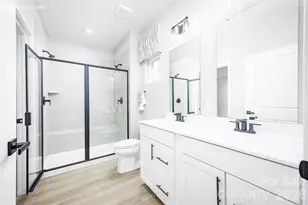 917 Heathway Dr, Charlotte, NC 28213 - Photo 15