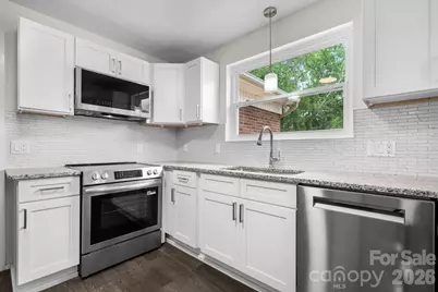 411 20th Avenue NE, Hickory, NC 28601 - Photo 9