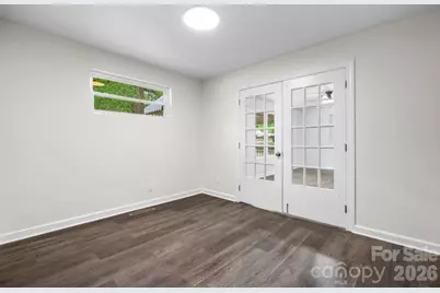 411 20th Avenue NE, Hickory, NC 28601 - Photo 11