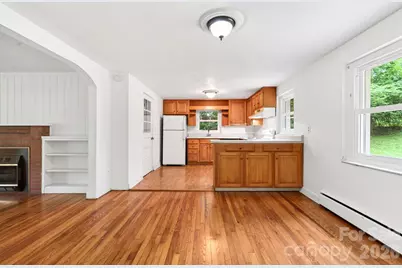 411 Hillcrest Circle, Hendersonville, NC 28792 - Photo 11