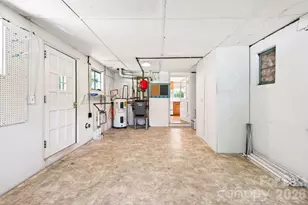411 Hillcrest Cir, Hendersonville, NC 28792 - Photo 17