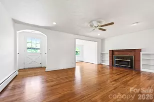 411 Hillcrest Cir, Hendersonville, NC 28792 - Photo 5