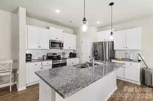 9028 Stoney Waters Ct, Charlotte, NC 28215 - Photo 5
