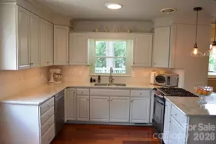 1140 Bevis Dr, Charlotte, NC 28209 - Photo 5