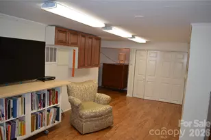 1140 Bevis Dr, Charlotte, NC 28209 - Photo 13