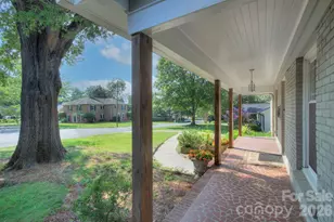 1140 Bevis Dr, Charlotte, NC 28209 - Photo 5